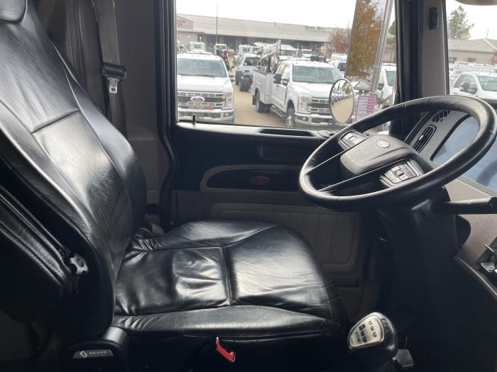 2022 Peterbilt 389-20