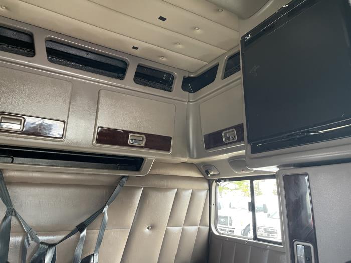 2022 Peterbilt 389-22