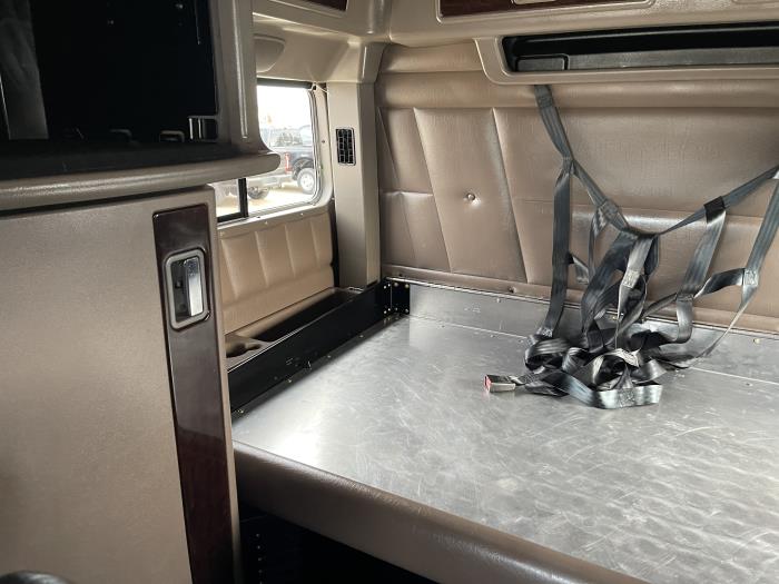 2022 Peterbilt 389-23