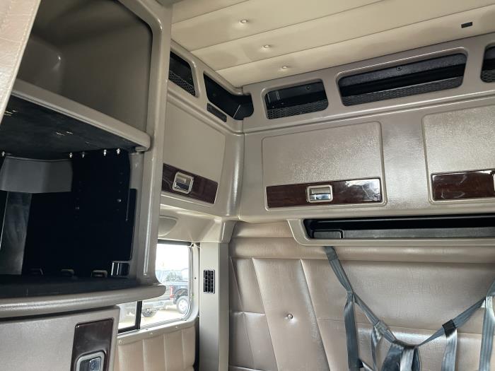 2022 Peterbilt 389-24