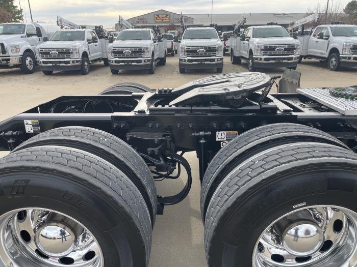 2024 Peterbilt 389-6