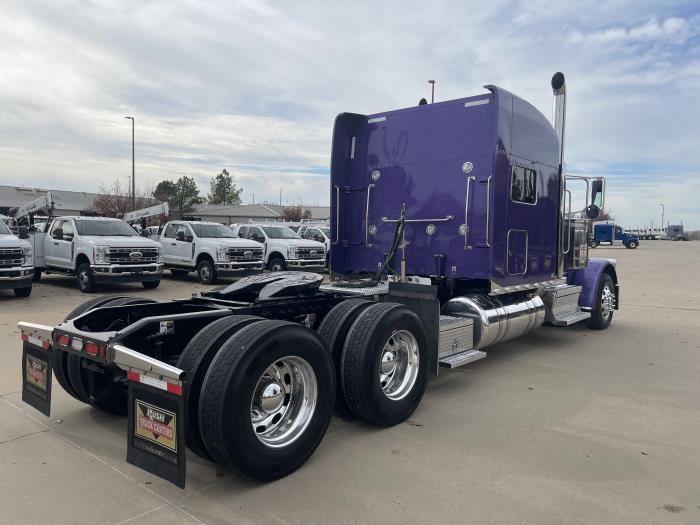 2024 Peterbilt 389-8