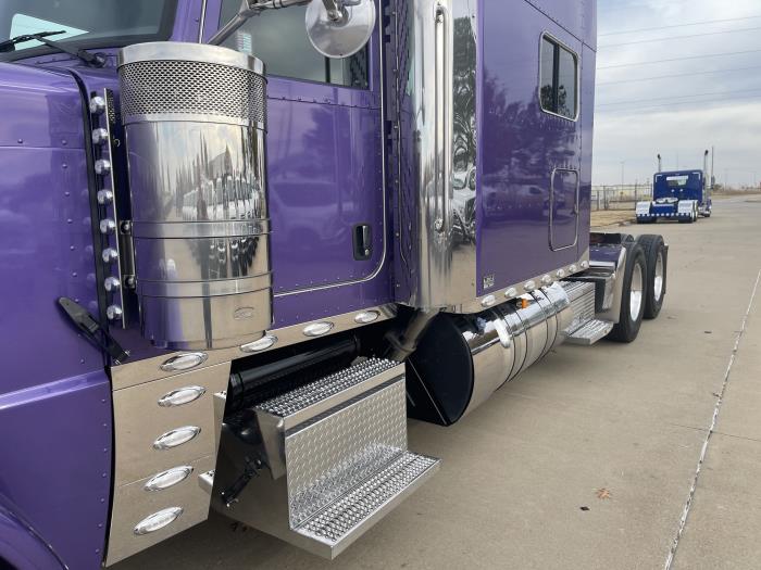 2024 Peterbilt 389-15