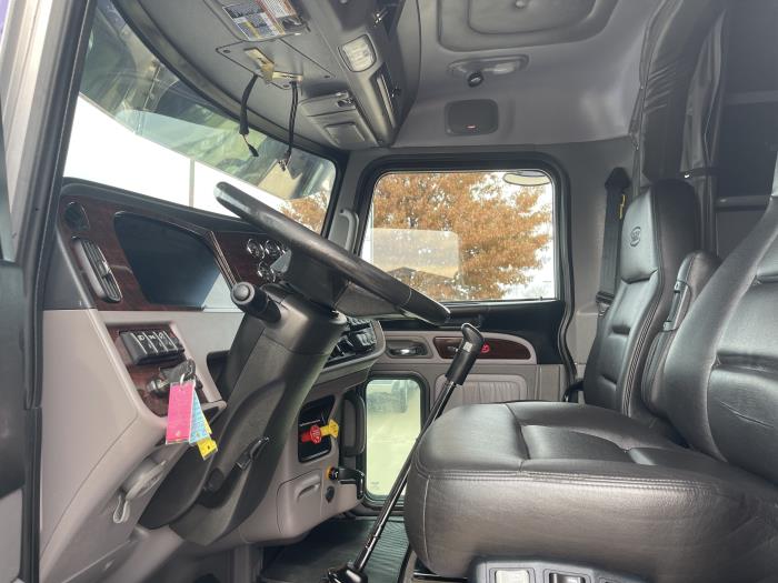 2024 Peterbilt 389-16