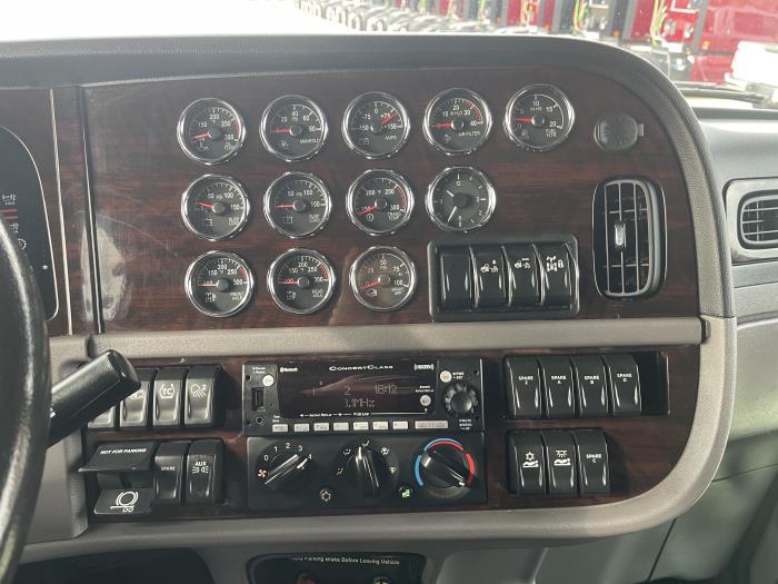 2024 Peterbilt 389-17