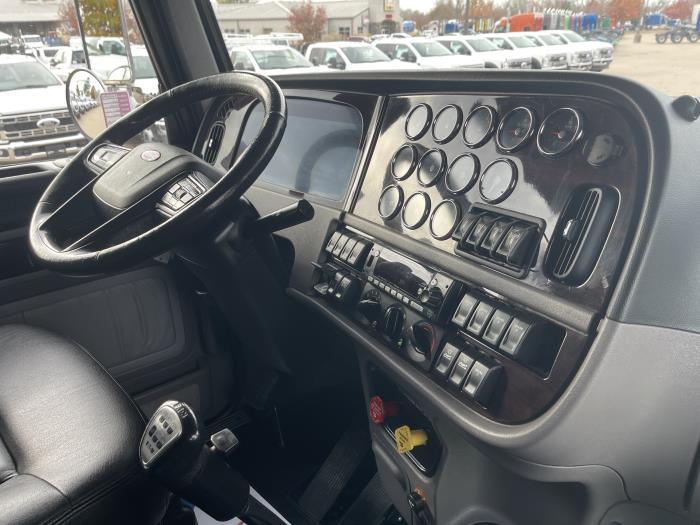 2024 Peterbilt 389-20