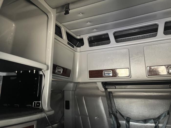 2024 Peterbilt 389-25