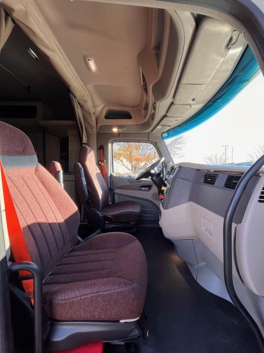 2022 Peterbilt 579-11