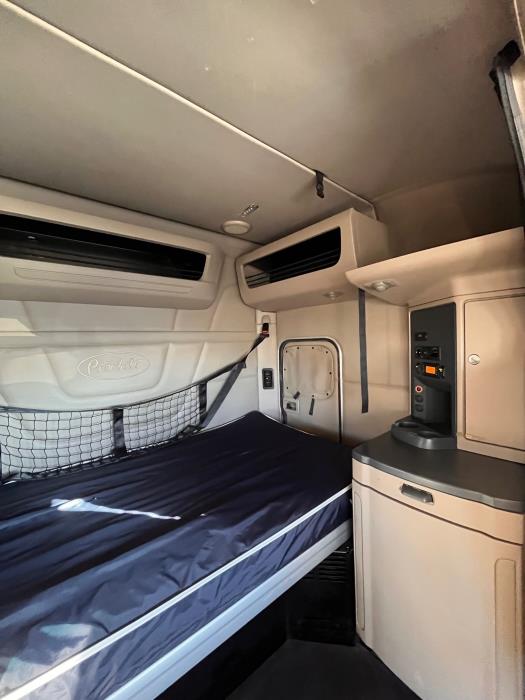 2022 Peterbilt 579-13