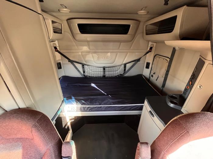 2022 Peterbilt 579-15