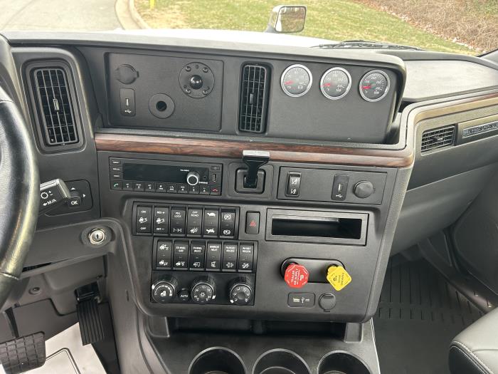 2025 International LT625-14