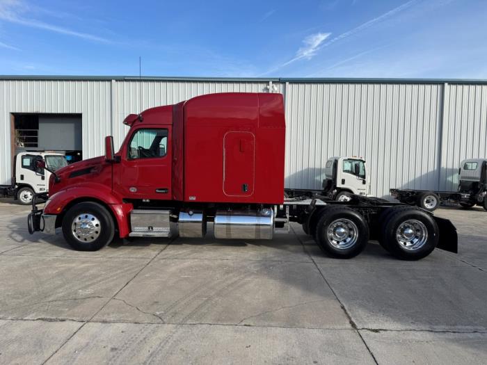 2022 Peterbilt 579-8