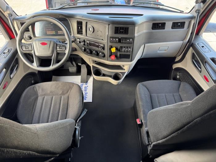 2022 Peterbilt 579-18