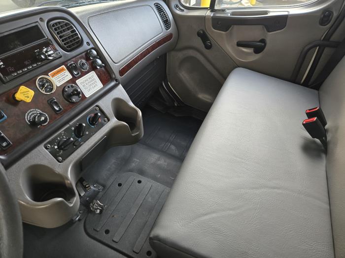 2020 Freightliner Business Class M2 106-4