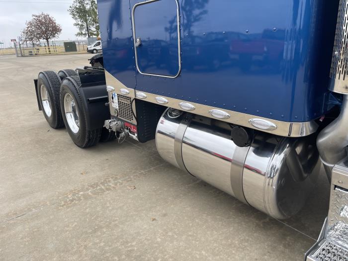 2023 Peterbilt 389-4