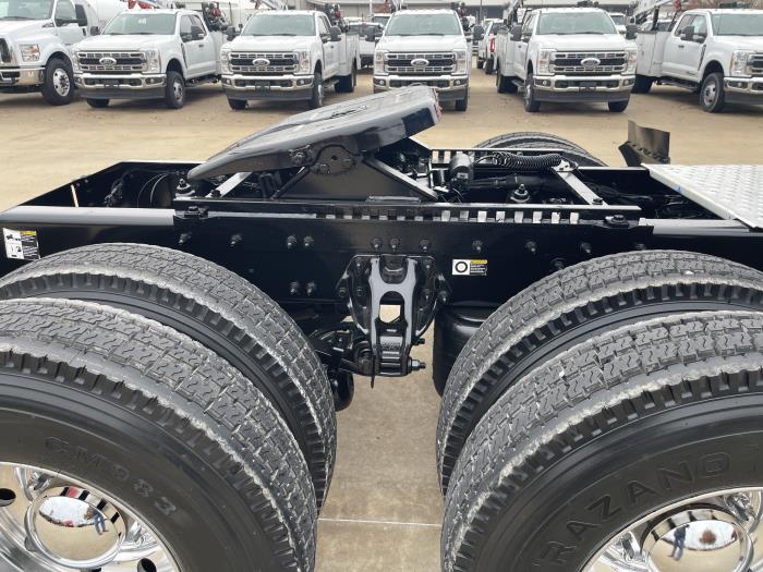 2023 Peterbilt 389-7