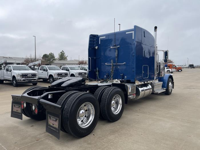 2023 Peterbilt 389-9