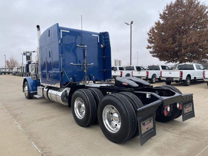 2023 Peterbilt 389-11