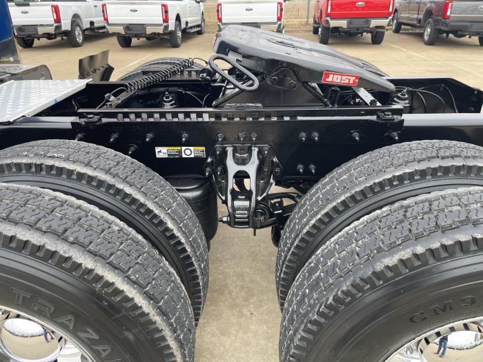 2023 Peterbilt 389-12