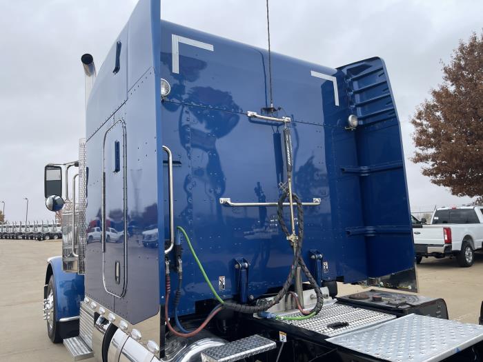 2023 Peterbilt 389-13