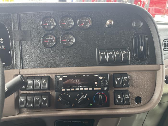 2023 Peterbilt 389-19