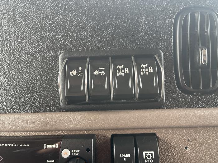 2023 Peterbilt 389-20