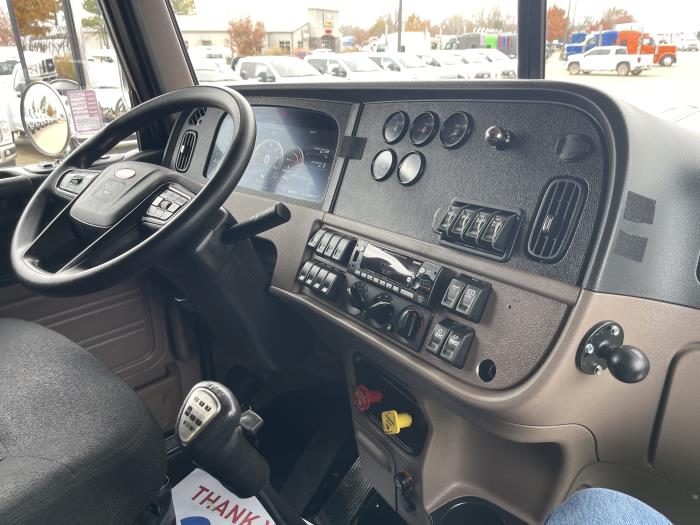 2023 Peterbilt 389-22