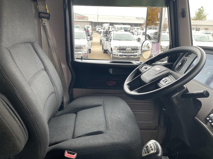 2023 Peterbilt 389-23