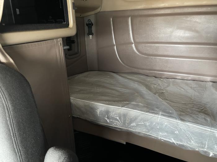 2023 Peterbilt 389-26