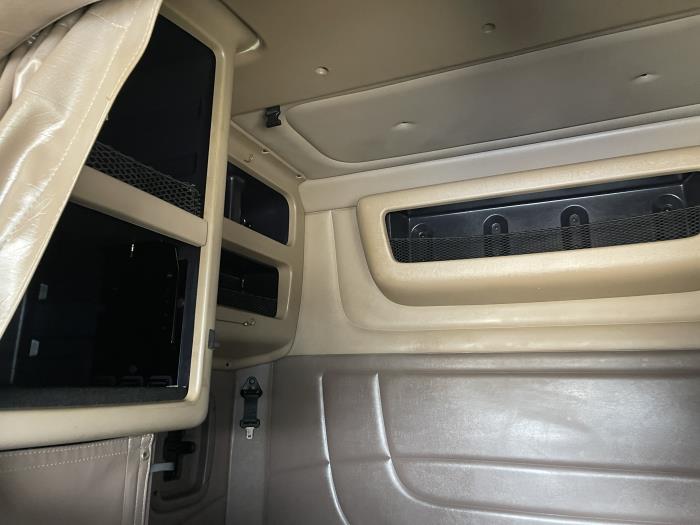 2023 Peterbilt 389-27