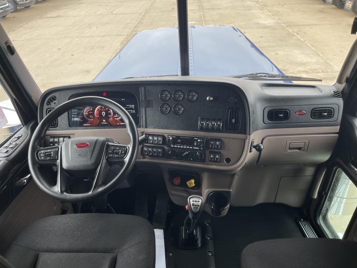 2023 Peterbilt 389-28