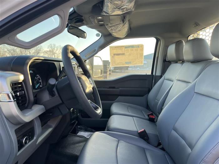 2025 Ford F-550-10