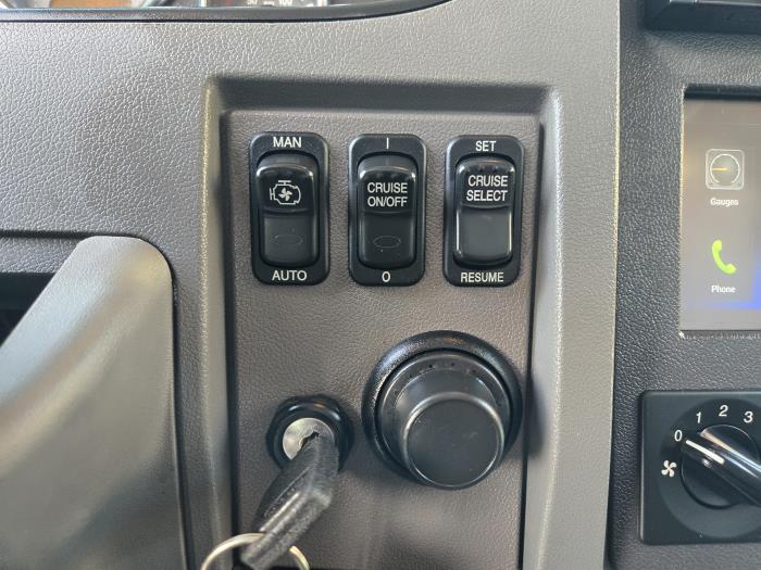 2018 Peterbilt 337-2