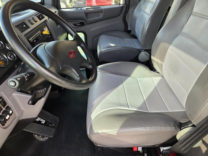 2018 Peterbilt 337-6