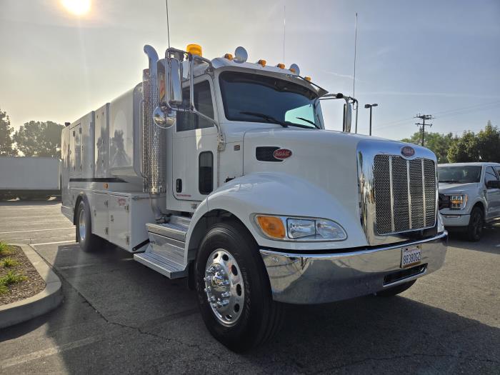 2018 Peterbilt 337-8