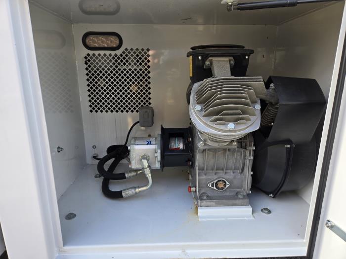 2018 Peterbilt 337-21