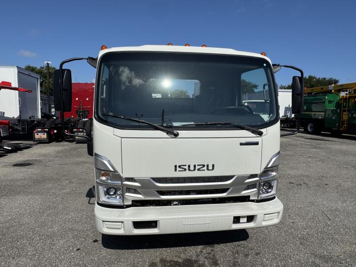 2025 Isuzu NRR-8