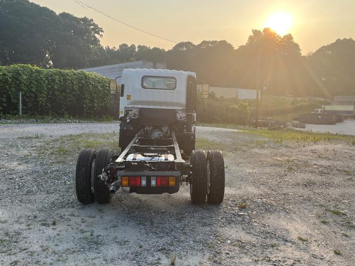 2026 Isuzu NPR-HD-10