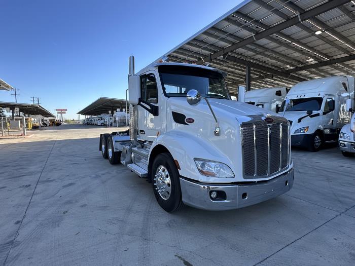 2020 Peterbilt 579-8