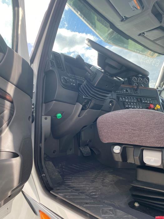 2026 International HX620-8