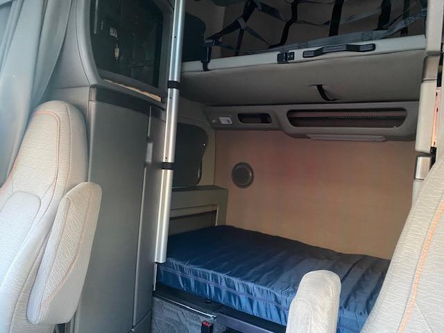 2023 Volvo VNL64T860-21