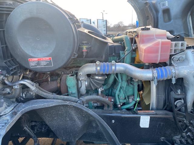 2023 Volvo VNL64T860-11