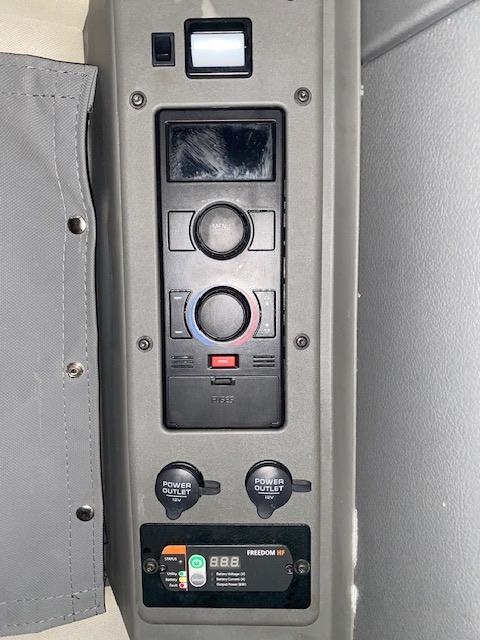 2023 Volvo VNL64T860-27