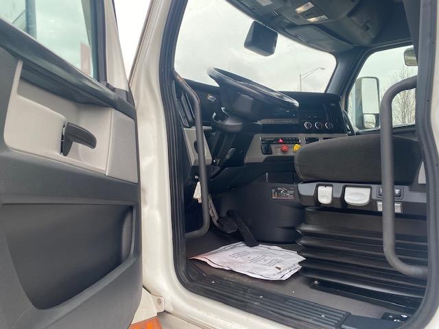 2023 Freightliner Cascadia-14