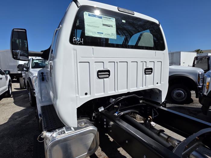 2026 Ford F-750-13