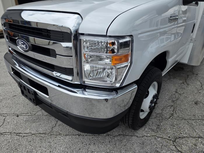 2026 Ford E-450-8
