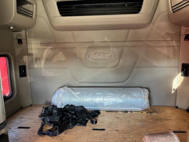 2022 Peterbilt 579-25