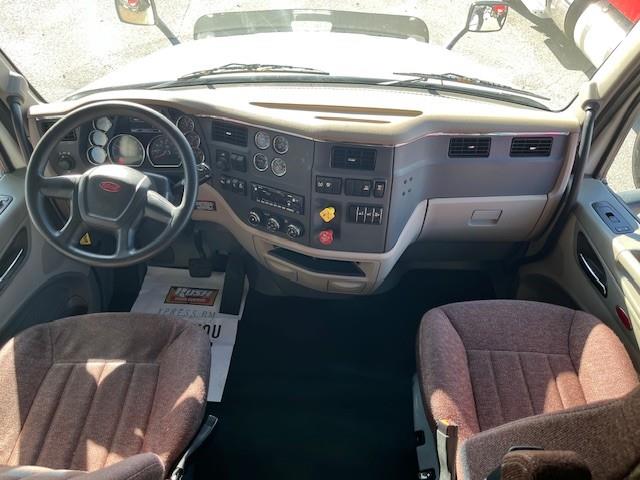 2022 Peterbilt 579-28