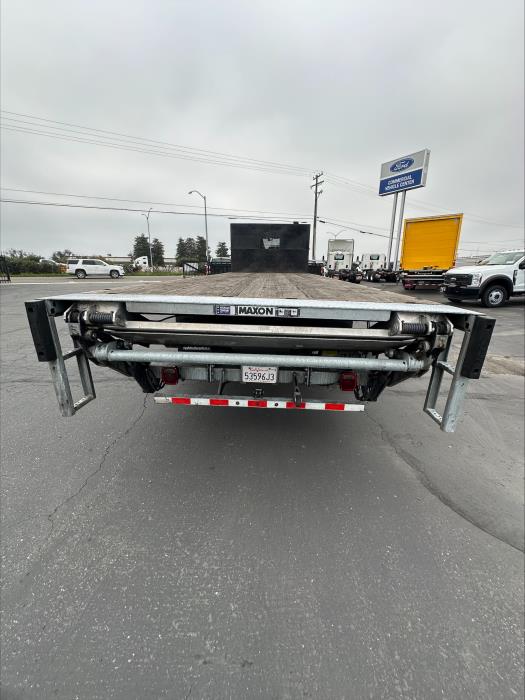 2019 Peterbilt 337-5