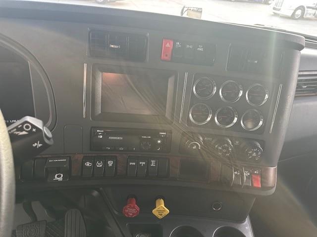 2023 Kenworth T680-8